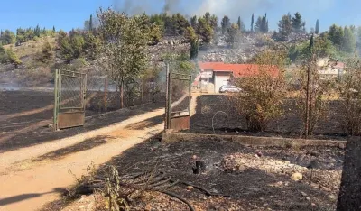 (VIDEO) Izgorela imanja u naselju Srpska, vatrogasci odbranili kuće