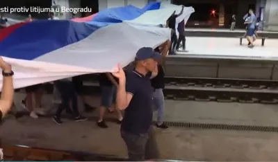 Građani razvili zastavu na kolosijeku u željezničkoj stanici Prokop