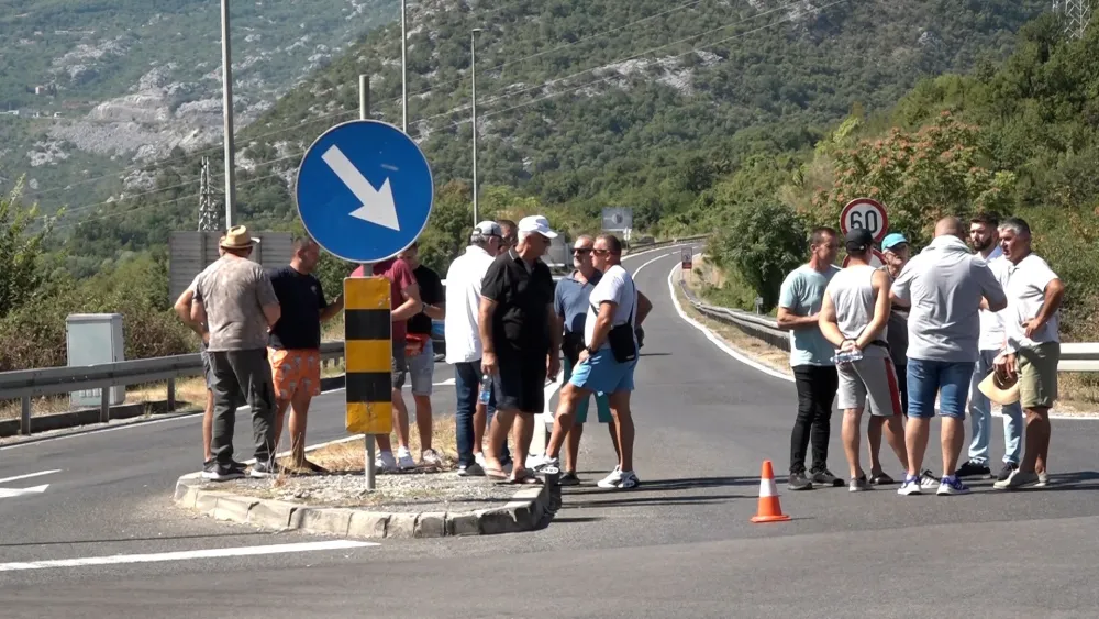 Crmničani ponovo blokirali tunel Sozina