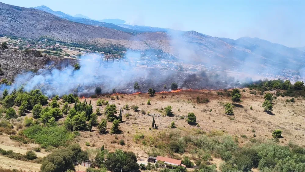 Vojska Crne Gore sa helikopterom Bell 412 nastavlja ga&scaron;enje požara