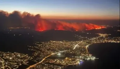 (VIDEO) Požar kod Atine - plamen dostizao visinu veću od 25 metara