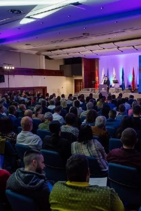 PES: Milatović komentari&scaron;e socijalni dijalog, dok i dalje ćuti na dodjelu paso&scaron;a Ramaju
