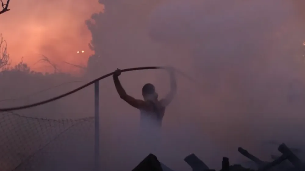 (VIDEO) Borba sa vatrom i vremenom u Grčkoj: Ugrožene hiljade u Atini