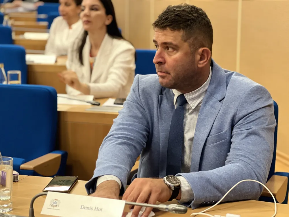 Denis Hot podnio ostavku na sve funkcije u PES-u