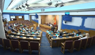Obradović: Bez rezova prolaze samo privilegiјe funkcionera