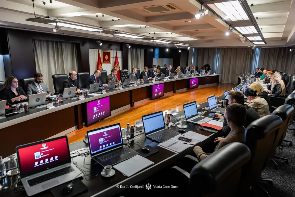 Vlada: Nema smanjenja penzija - Evropom sad 2 penzije će isključivo rasti