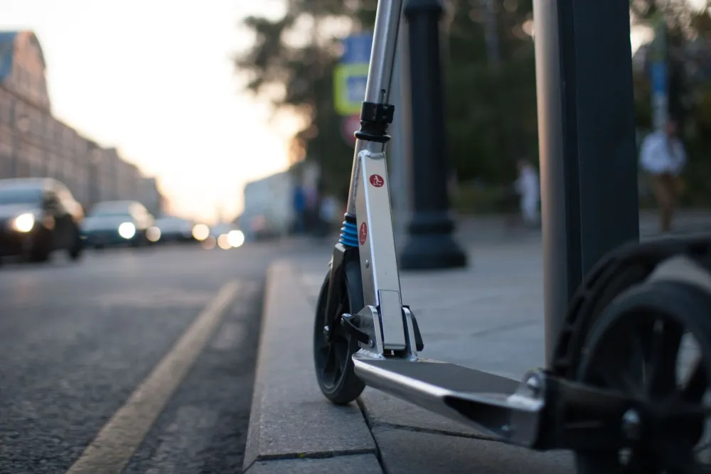 Osumnjičenom za krađu električnog trotineta određeno zadržavanje