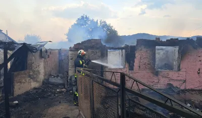 (FOTO/VIDEO) Nik&scaron;ić: Veliki požar u naselju Budo Tomović, izgorele barake