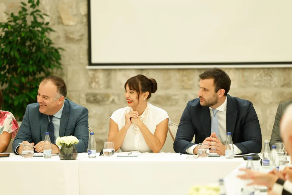 Kordić sa predstavnicima primorskih op&scaron;tina o aerodromima i graničnim prelazima