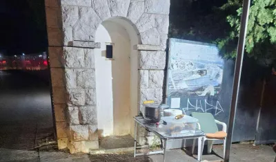 Na ulazu u Sveti Stefan prodaju kukuruz