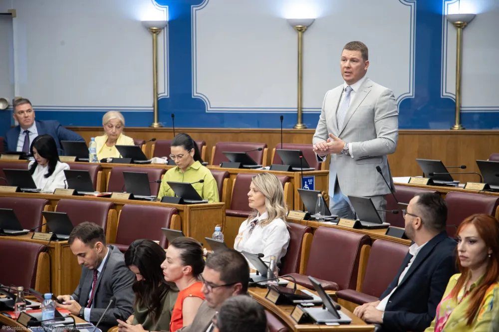 Adžić: Mandić i Spajić nastavljaju antizapadnu politiku i uru&scaron;avaju intitucije