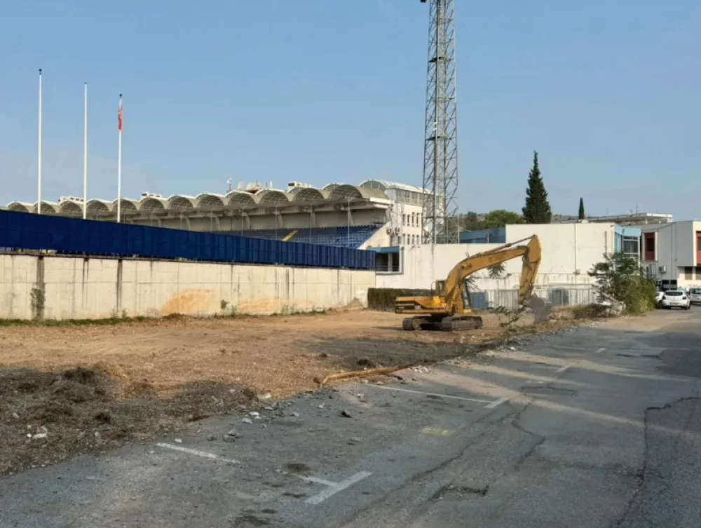 Prave 70 privremenih parkinga kod Gradskog stadiona