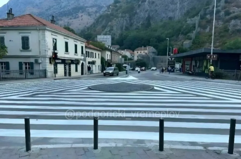 (VIDEO) Kružni tok u Kotoru zbunio vozače