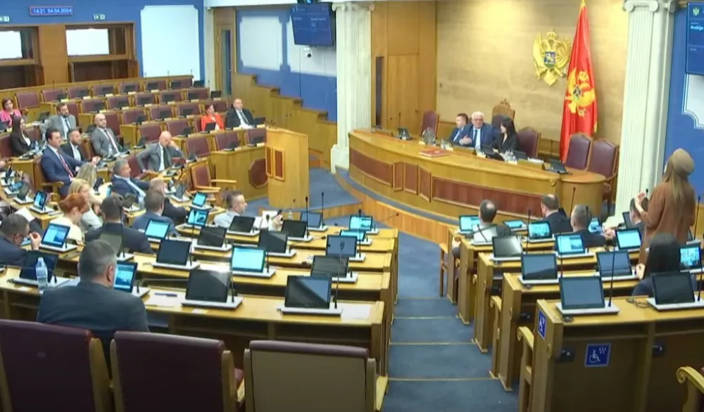 Iz Skup&scaron;tine dostupna samo јedna diploma, 80 niјe za јavnost