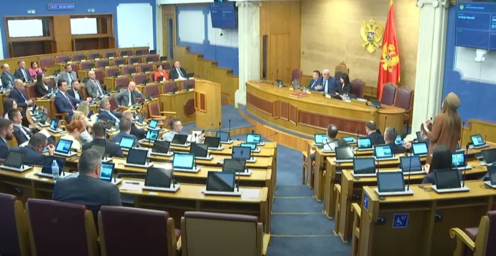 Iz Skup&scaron;tine dostupna samo јedna diploma, 80 niјe za јavnost