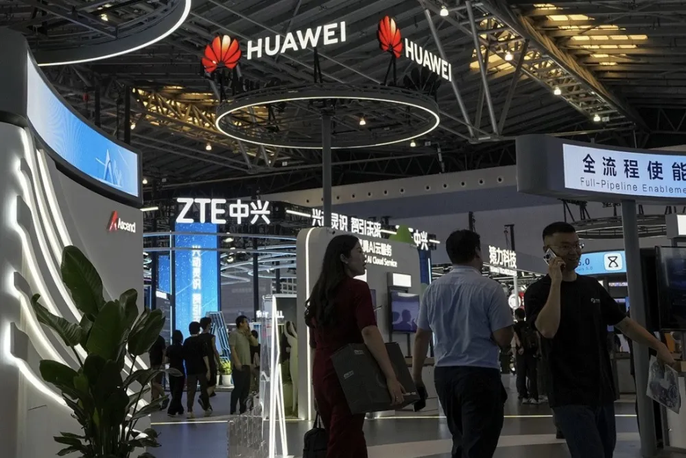 Huawei sprema prvi trostruko sklopivi telefon na svijetu