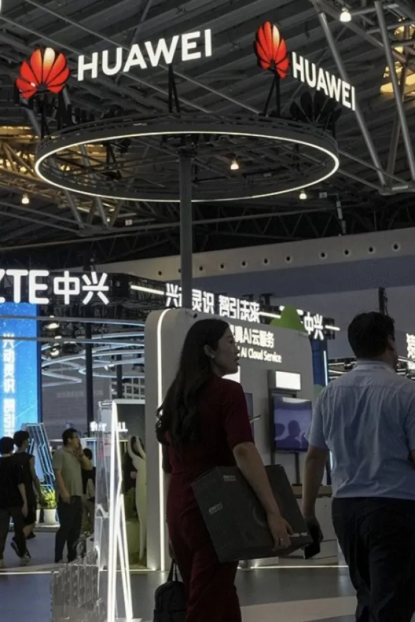 Huawei sprema prvi trostruko sklopivi telefon na svijetu