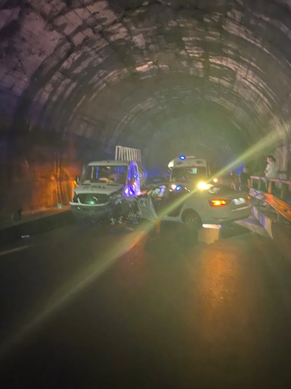 Saobraćajna nezgoda kod tunela Mogren: Povrijeđene tri osobe