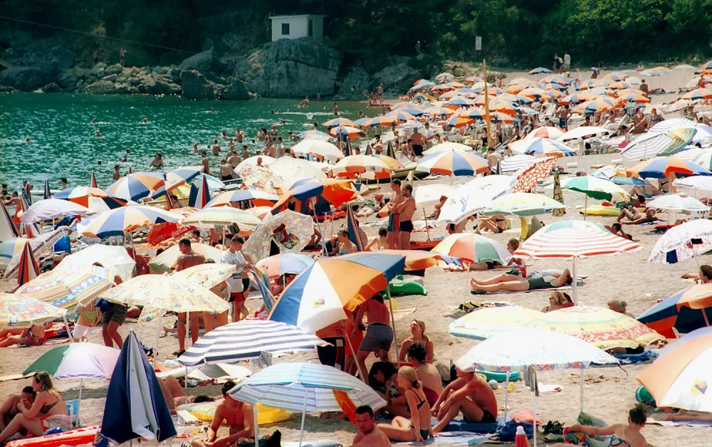 (VIDEO) U Budvi oko 40 hiljada prijavljenih gostiju, najvi&scaron;e iz Srbije i BiH
