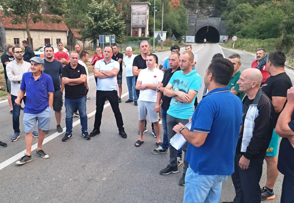 Mje&scaron;tani Stra&scaron;evine i Kličeva blokirali put