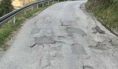 Bijelo Polje: Stanovnici Ulice Kneza Miroslava traže pro&scaron;irenje kolovoza i ukidanje dvosmјernog saobraćaјa