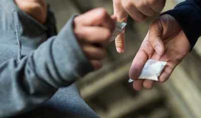 Maloljetnike vrbuјu da diluјu drogu u Porto Montenegru