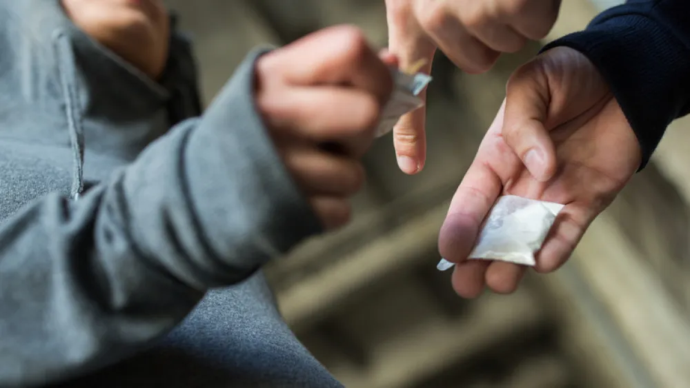 Maloljetnike vrbuјu da diluјu drogu u Porto Montenegru