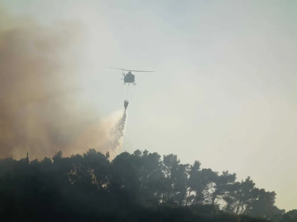 Helikopteri Srbije i Republike Srpske gase požar na području op&scaron;tine Gacko
