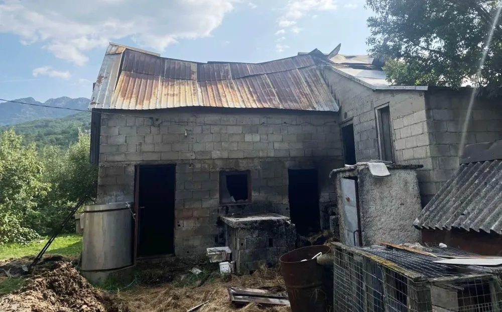 Izgoreli dio krova i sijeno