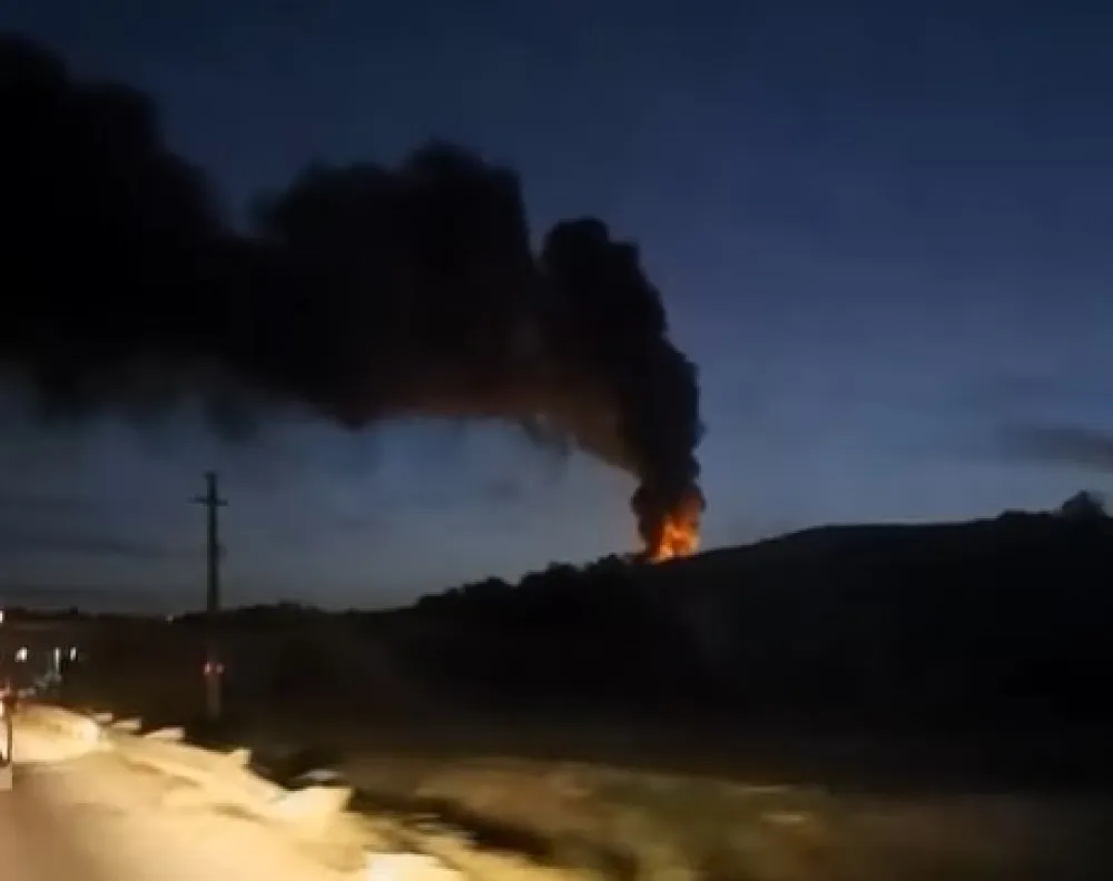Vi&scaron;e vatrogasnih ekipa gase ogroman požar u Rakovici