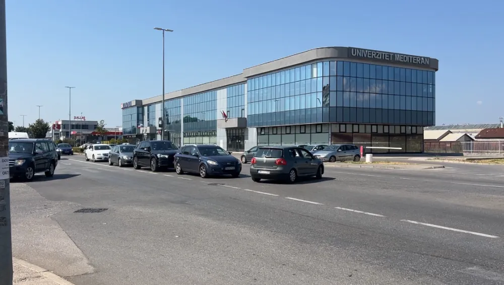 Semafori na raskrsnici Zmaј Јovine i Ulice Јosipa Broza smanjiće broj udesa