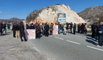 Biv&scaron;i radnici Ko&scaron;ute ponovo danas blokiraju put