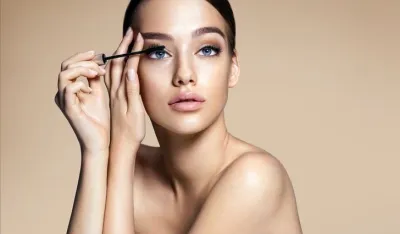 &Scaron;minka koja se ne razmazuje: Za to je zaslužna tubing maskara