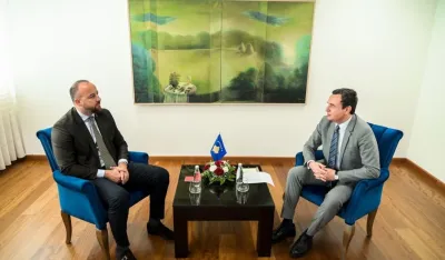 Nikolić na sastanku sa Kurtijem