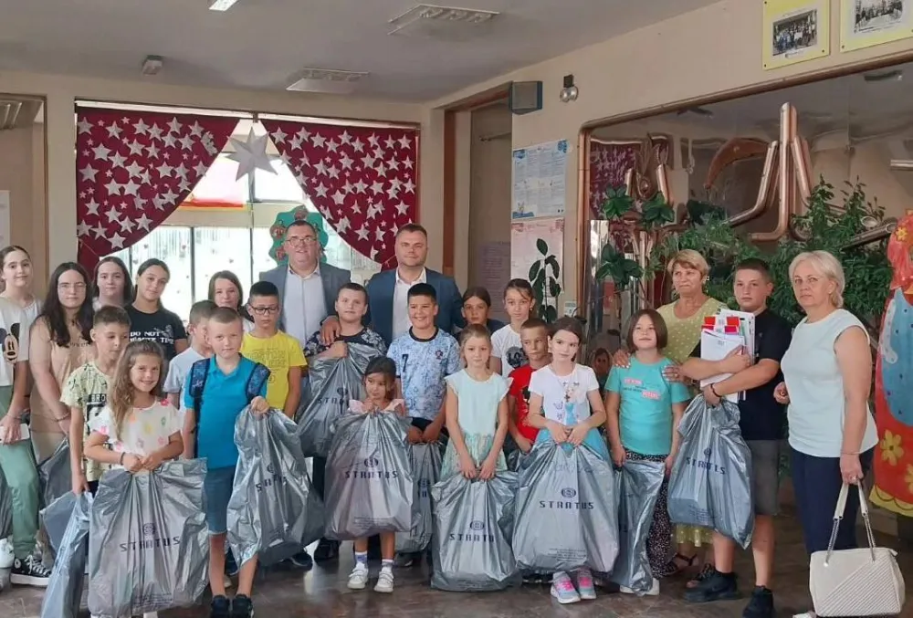 Uručena &scaron;kolska oprema u vi&scaron;e seoskih &scaron;kola na području Nik&scaron;ića