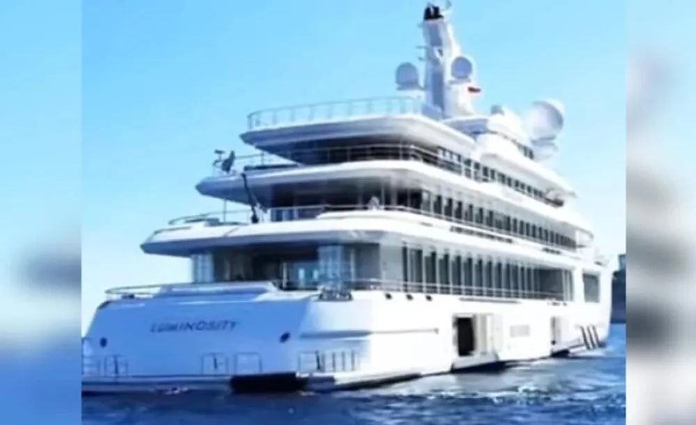 Jahta &bdquo;Luminositi&rdquo;