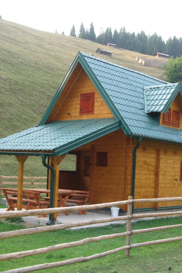 Kolibe i stada zamiјenile moderne vikendice
