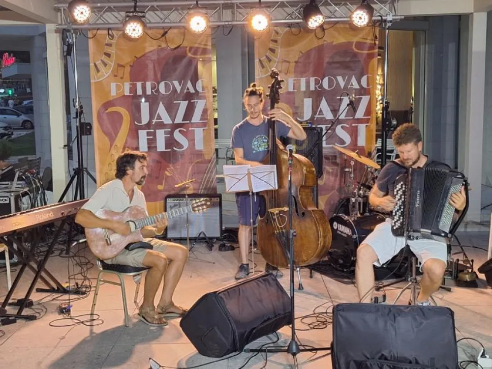 Koncertima Kokana Dimu&scaron;evskog i džez kvarteta &ldquo;Moba&rdquo;&nbsp;zavr&scaron;en 18. Petrovac džez Festival
