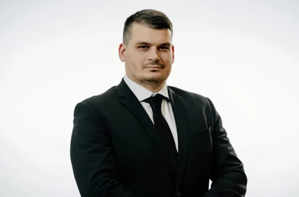 Du&scaron;an Golović, URA