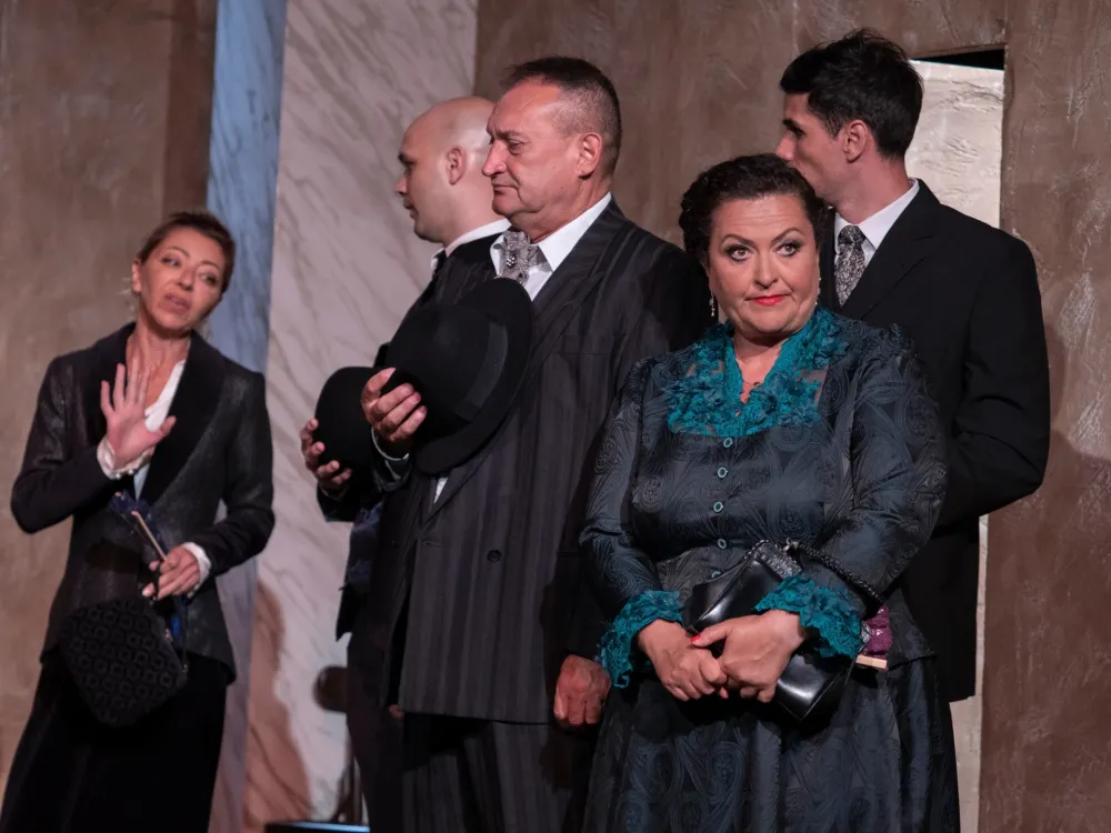 Život јe niz scena različitih žanrova