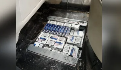 U&nbsp;automobilu&nbsp;nađeno oko 6.000 paklica cigareta