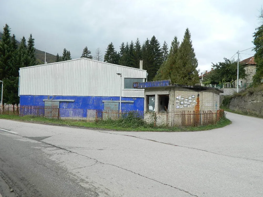Biv&scaron;i pogon Titeksa u Murinu i ovog ljeta zarasta u korov: Lažna obećanja drže zaključanu fabriku