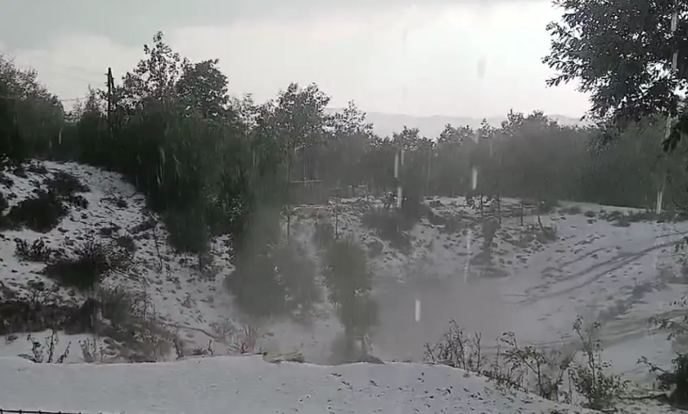 (VIDEO) Jaka ki&scaron;a praćena gradom zahvatila dio Banjana