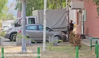 Sedmi dan blokade zgrada srpskih institucija na sjeveru KiM, policija iznosi dokumentaciju