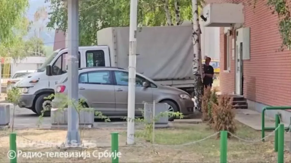 Sedmi dan blokade zgrada srpskih institucija na sjeveru KiM, policija iznosi dokumentaciju