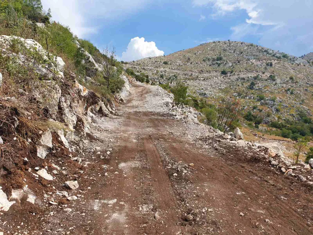 Rekonstrukcija puteva u Malim i Velikim Zalazima 