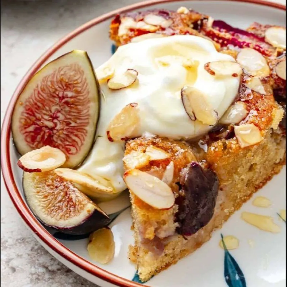 Kolač sa smokvama i bademima