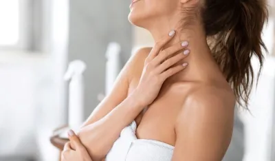 Osam načina da uklonite bore na vratu i dekolteu