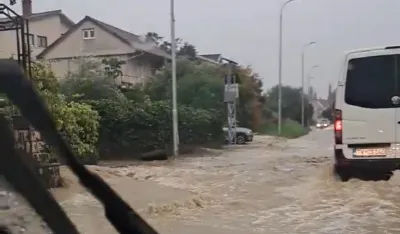 (VIDEO) Jako nevrijeme na primorju, poplavljene saobraćajnice