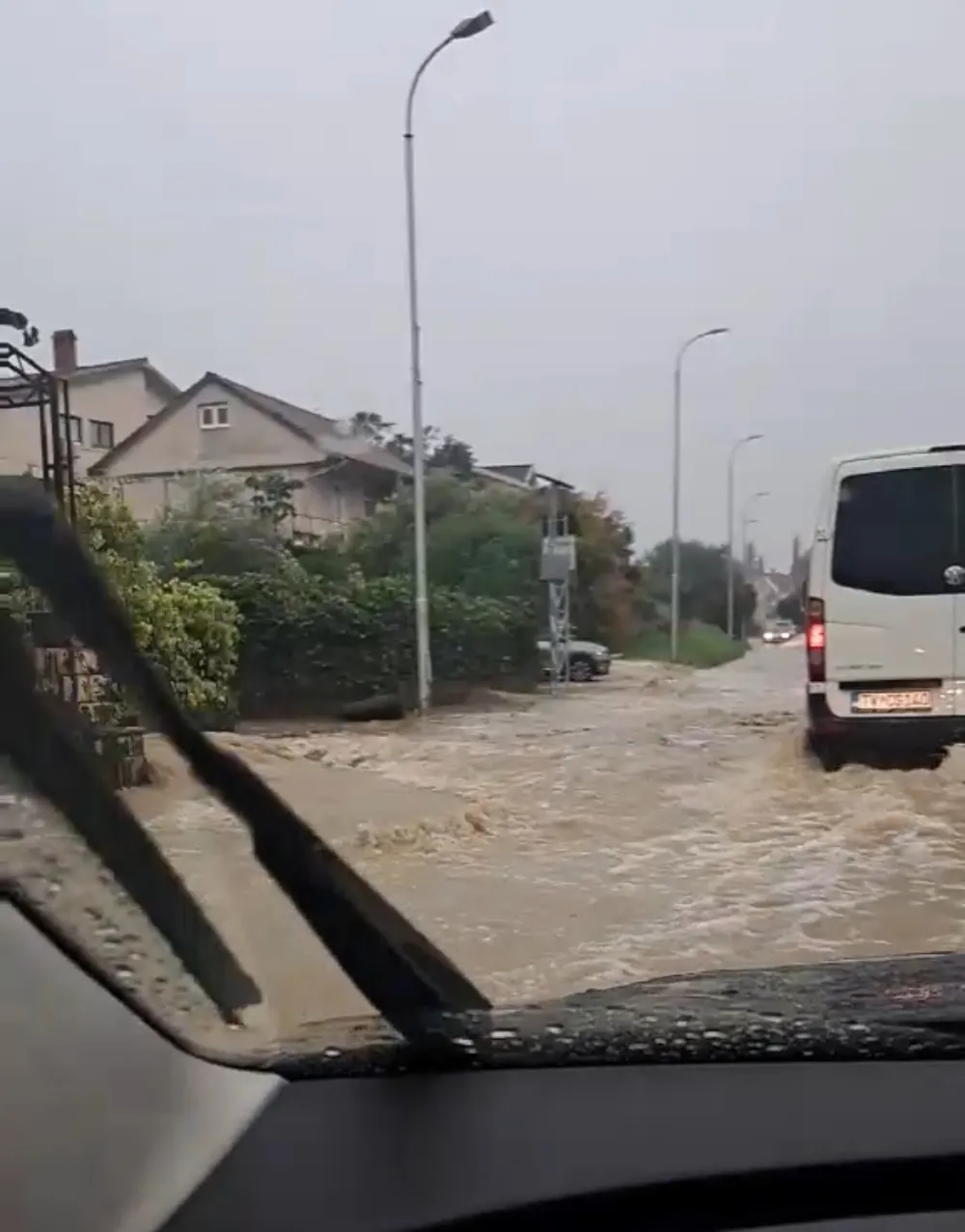 (VIDEO) Jako nevrijeme na primorju, poplavljene saobraćajnice